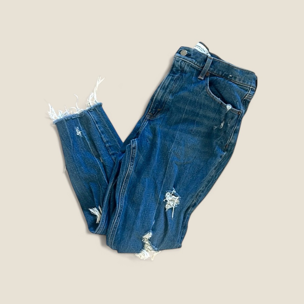 ABERCROMBIE & FITCH High Rise Mom Jean// size  31/12